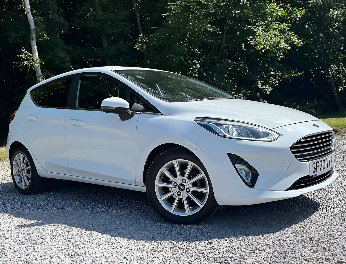 Used 2020 Ford Fiesta Titanium T Frozen White - Front View