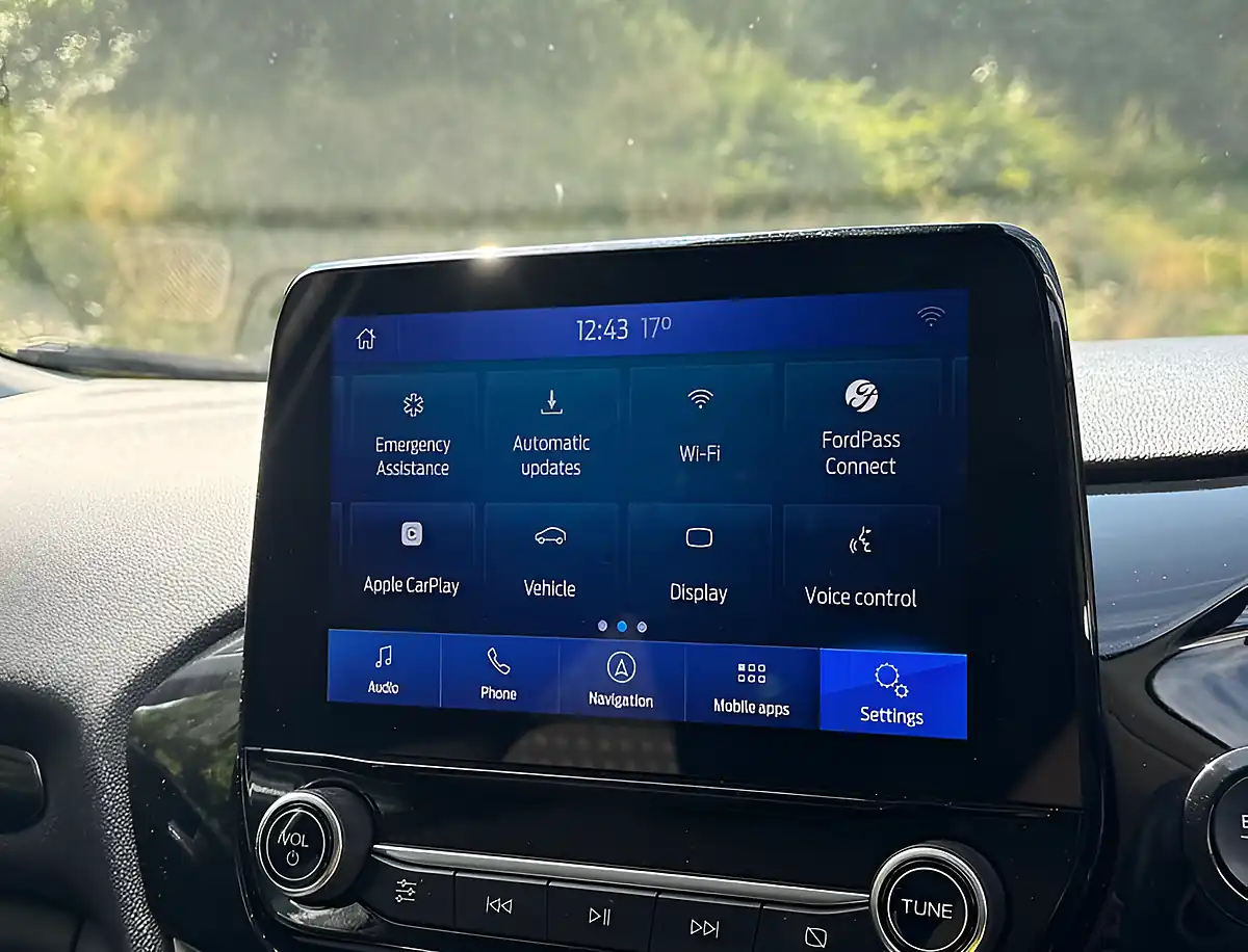 Used 2020 Ford Fiesta Titanium T Frozen White - Interior and Exterior details 14