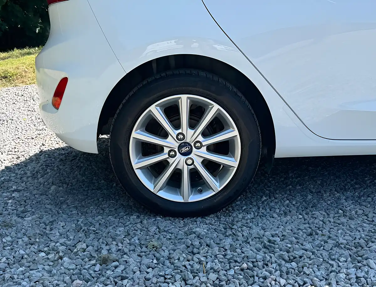 Used 2020 Ford Fiesta Titanium T Frozen White - Interior and Exterior details 9