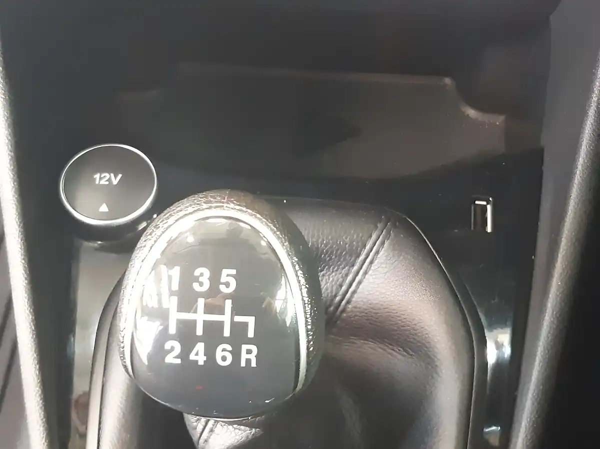 Used 2020 Ford Fiesta Van White - Interior and Exterior details 17