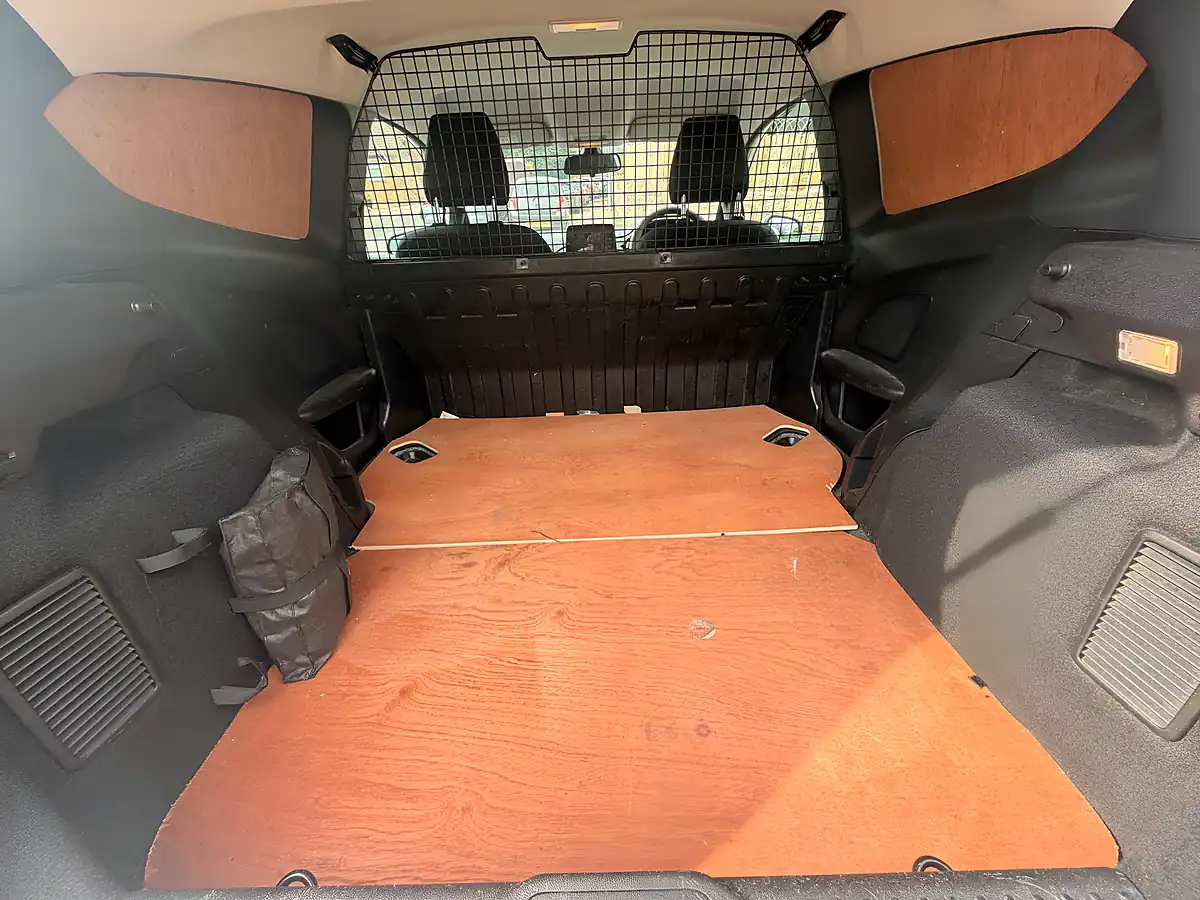 Used 2020 Ford Fiesta Van White - Interior and Exterior details 17