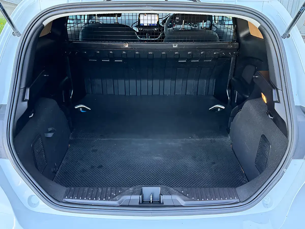Used 2020 Ford Fiesta White - Interior and Exterior details 9