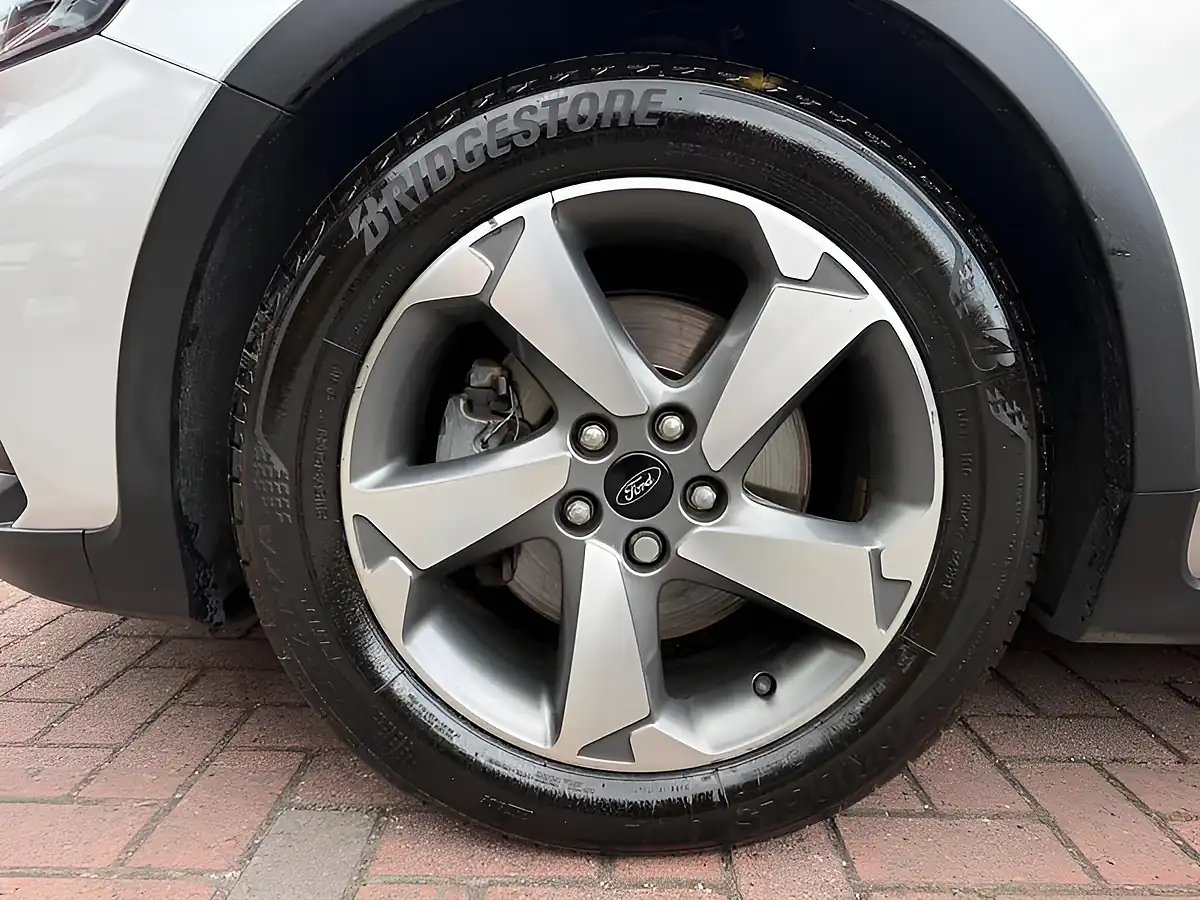 Used 2020 Ford Focus Active Silver - Interior and Exterior details 11