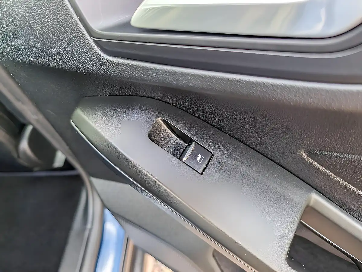 Used 2020 Ford Focus Active X Blue - Interior and Exterior details 14