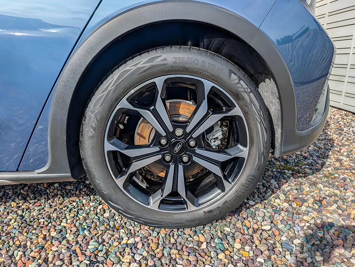 Used 2020 Ford Focus Active X Blue - Interior and Exterior details 15