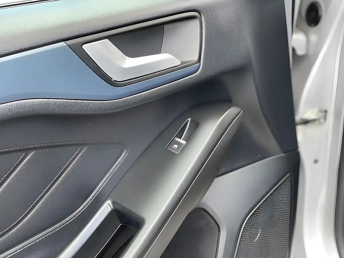Used 2020 Ford Focus Active X Silver - Interior and Exterior details 14