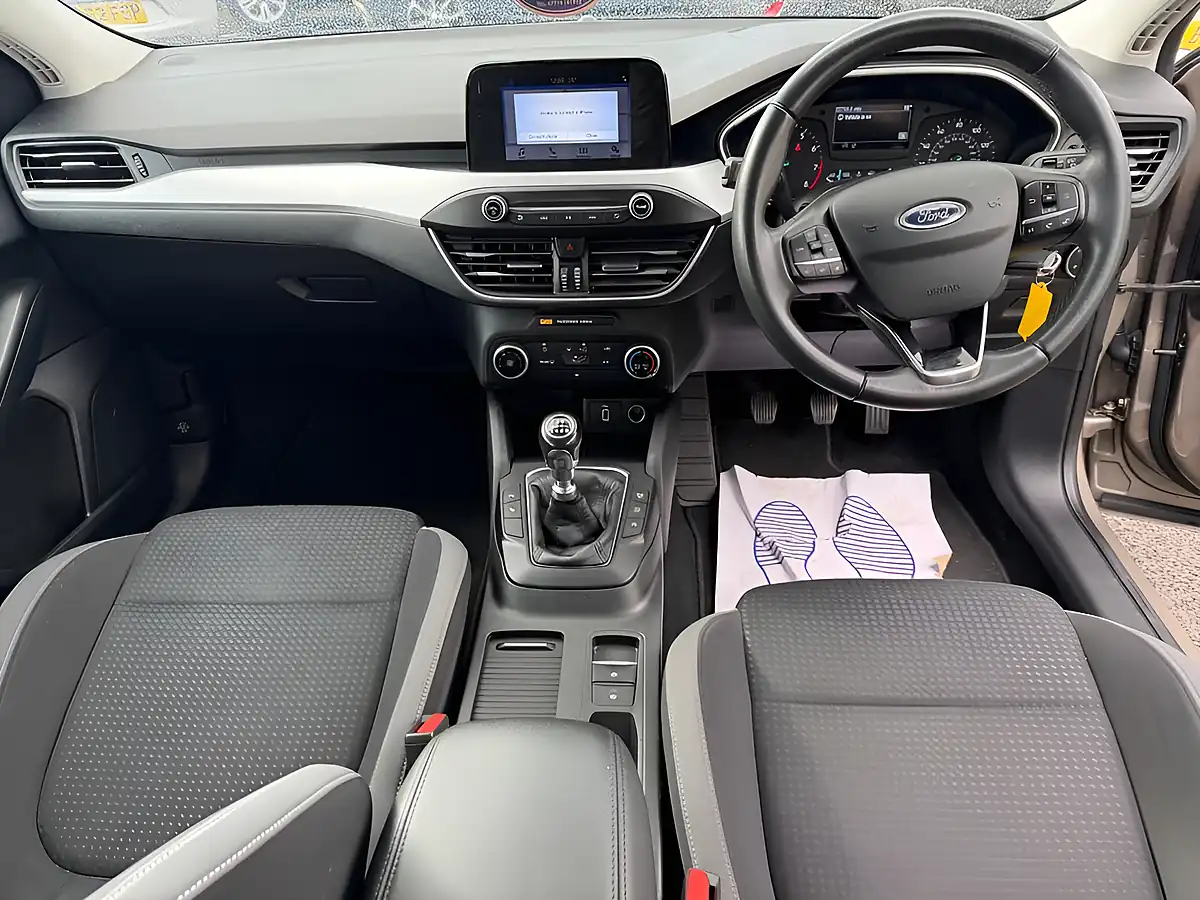 Used 2020 Ford Focus Beige - Interior and Exterior details 10