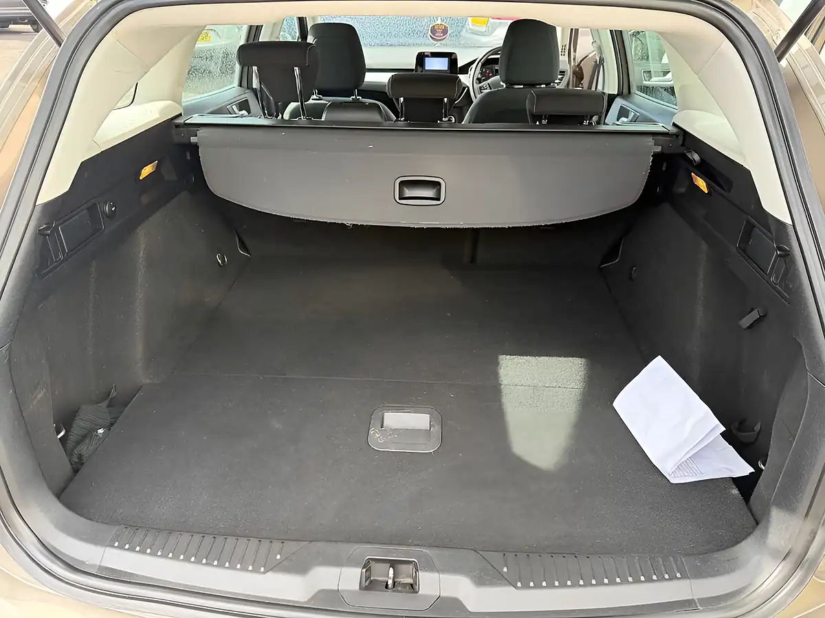 Used 2020 Ford Focus Beige - Interior and Exterior details 11