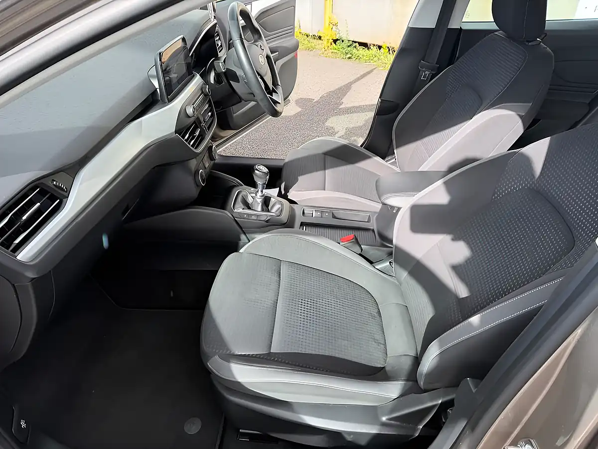 Used 2020 Ford Focus Beige - Interior and Exterior details 12