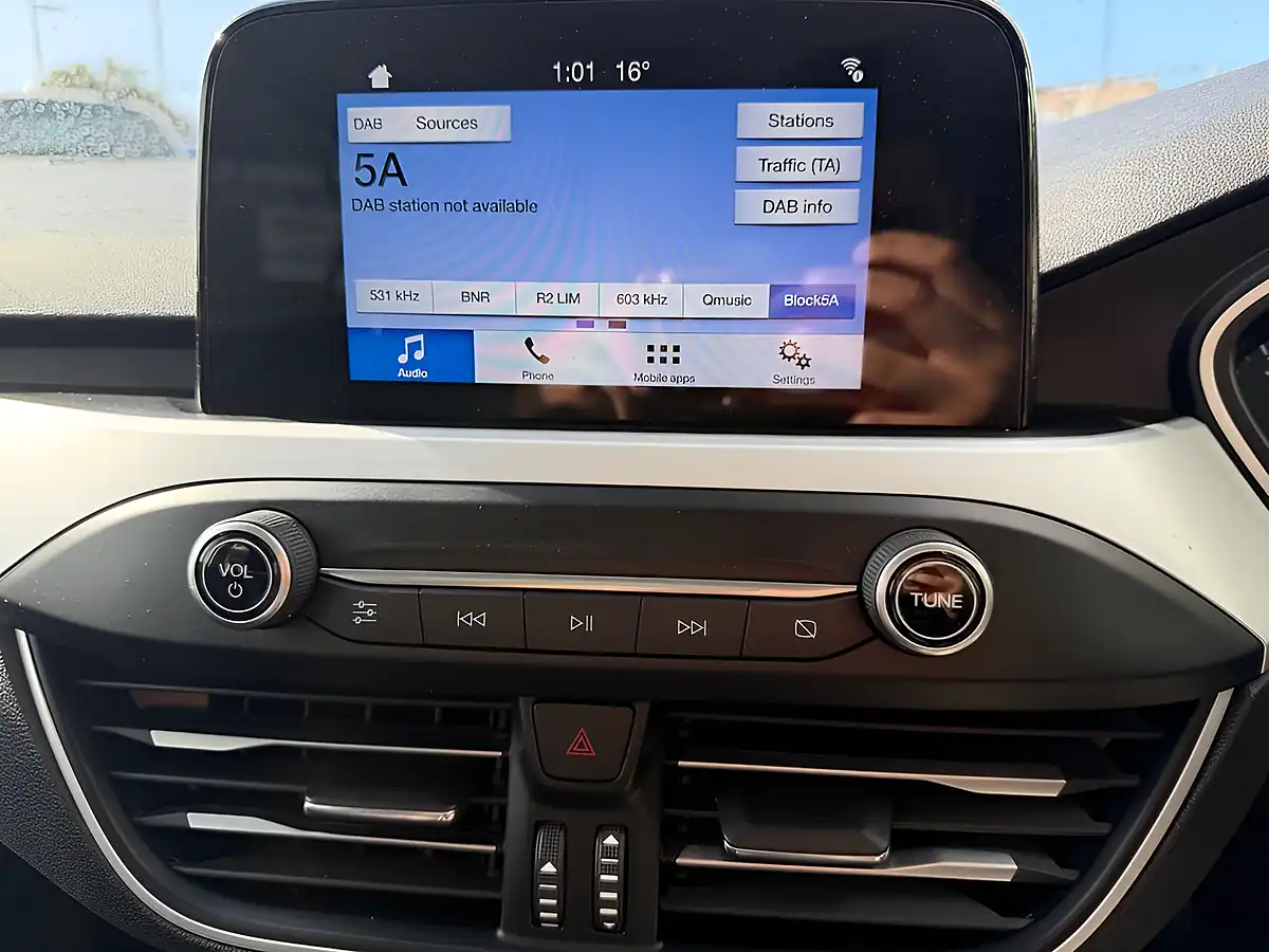 Used 2020 Ford Focus Beige - Interior and Exterior details 17