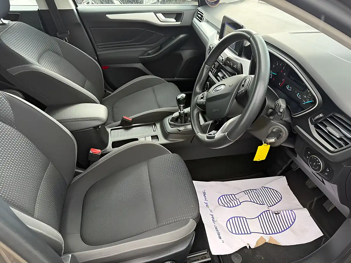 Used 2020 Ford Focus Beige - Interior and Exterior details 9