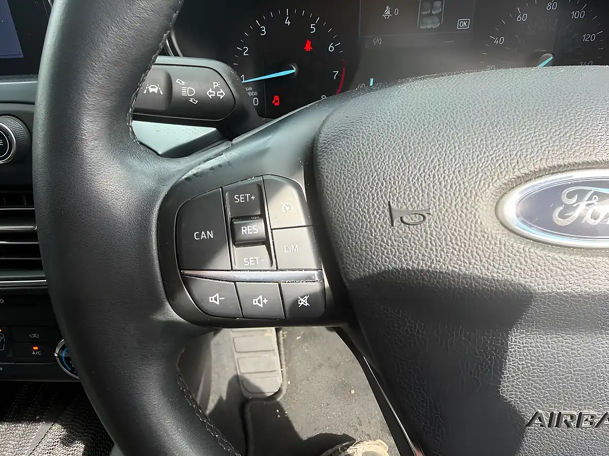 Used 2020 Ford Focus Blue - Interior and Exterior details 11