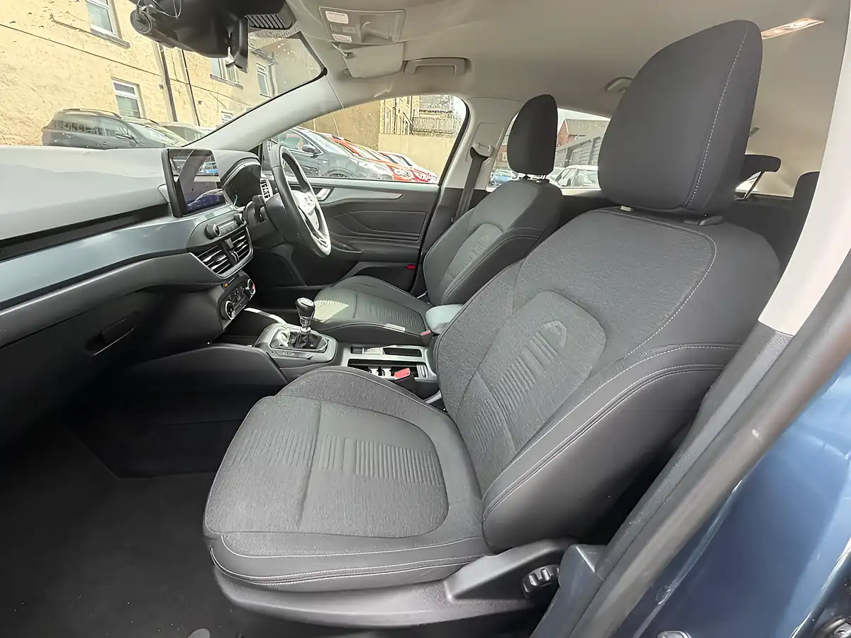 Used 2020 Ford Focus Blue - Interior and Exterior details 16