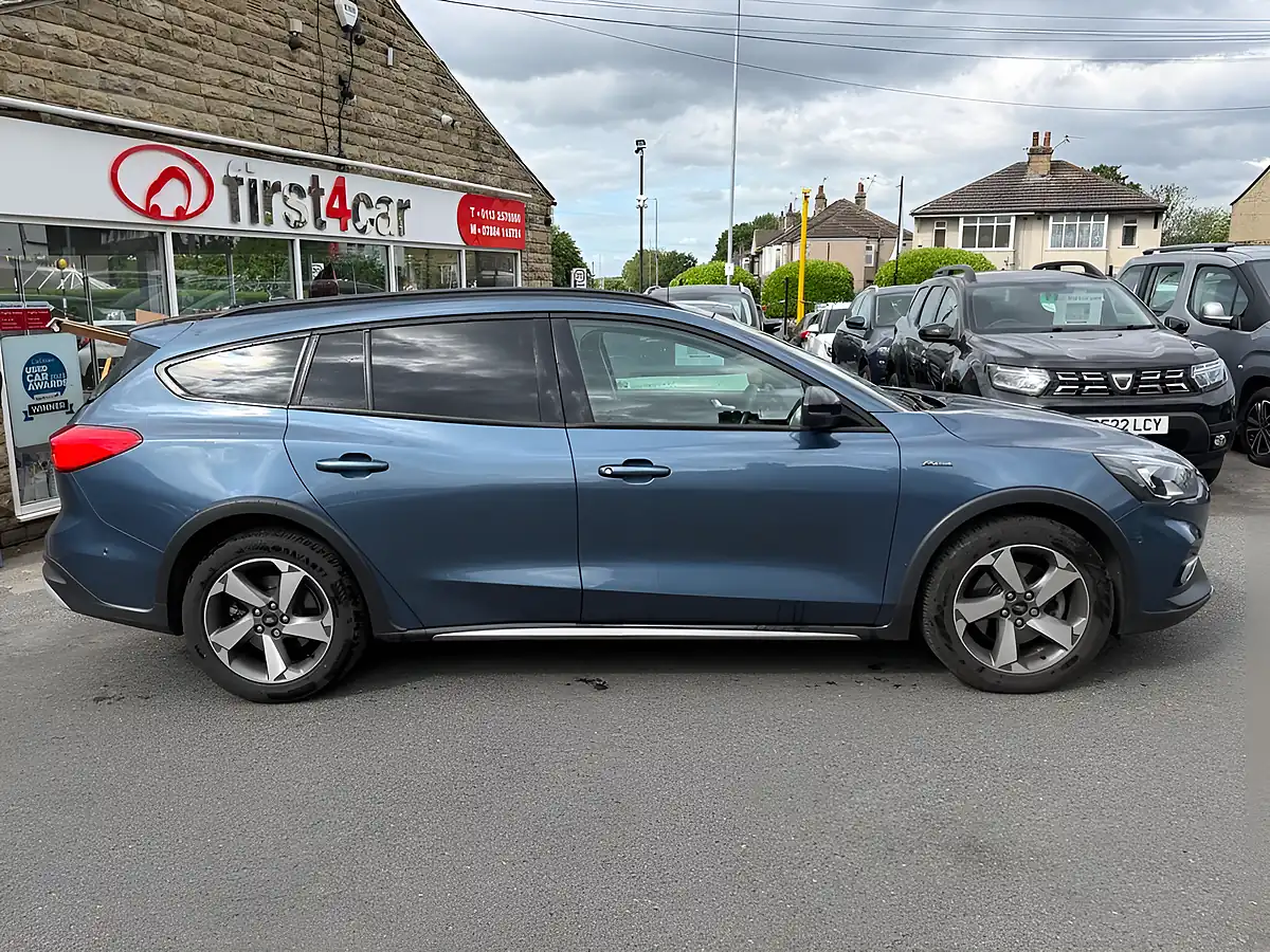 Used 2020 Ford Focus Blue - Interior and Exterior details 6