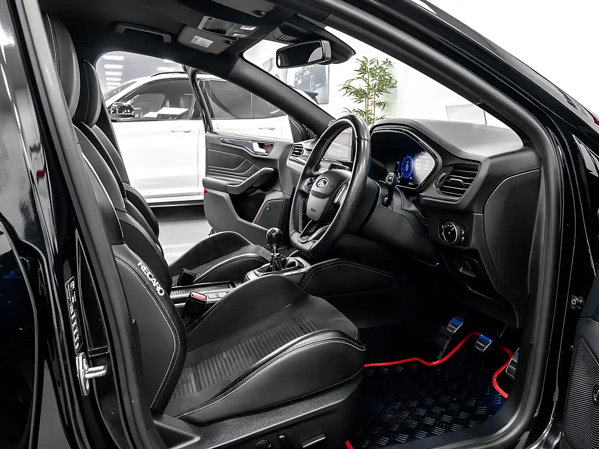 Used 2020 Ford Focus ST Black - Interior and Exterior details 10
