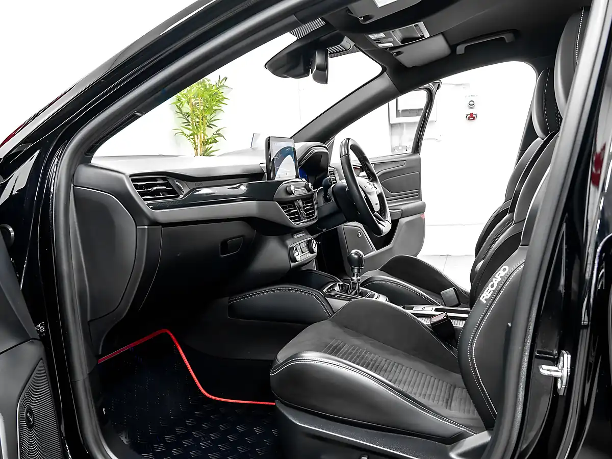 Used 2020 Ford Focus ST Black - Interior and Exterior details 11