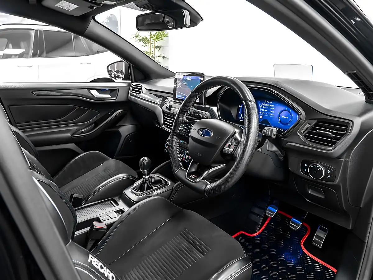 Used 2020 Ford Focus ST Black - Interior and Exterior details 12