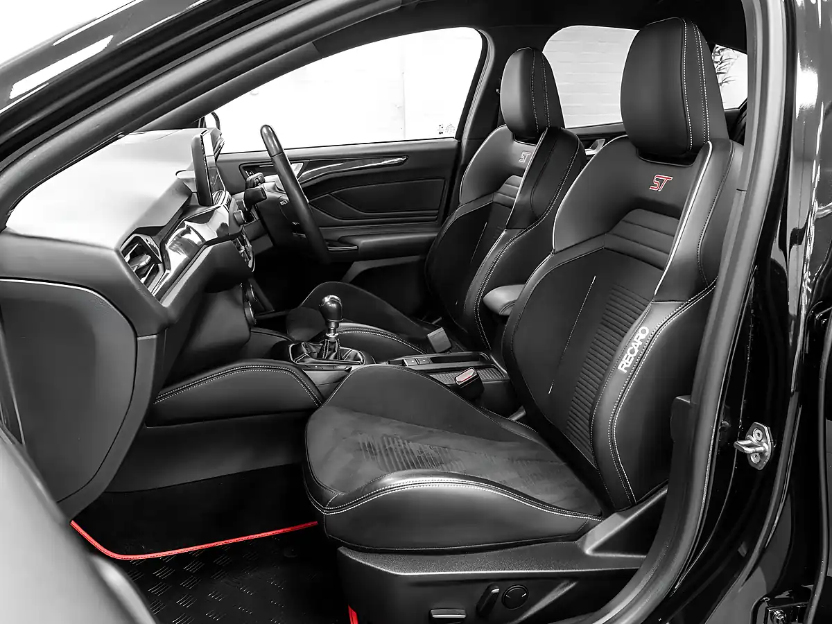 Used 2020 Ford Focus ST Black - Interior and Exterior details 16