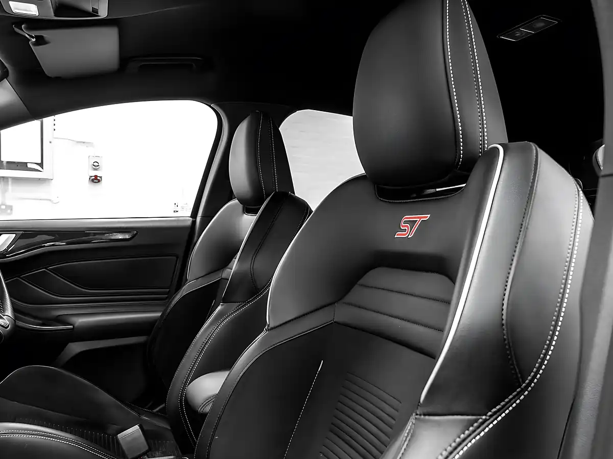 Used 2020 Ford Focus ST Black - Interior and Exterior details 17