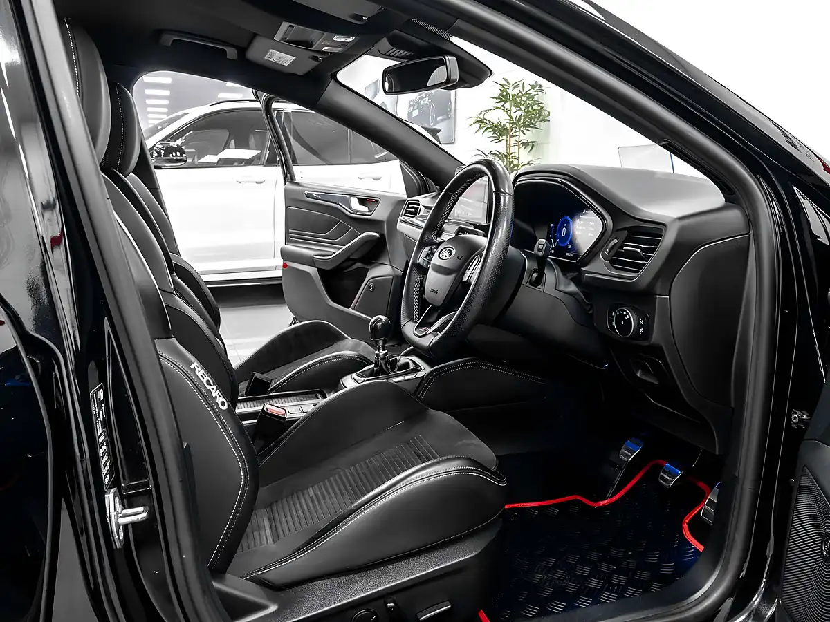 Used 2020 Ford Focus ST Black - Interior and Exterior details 10