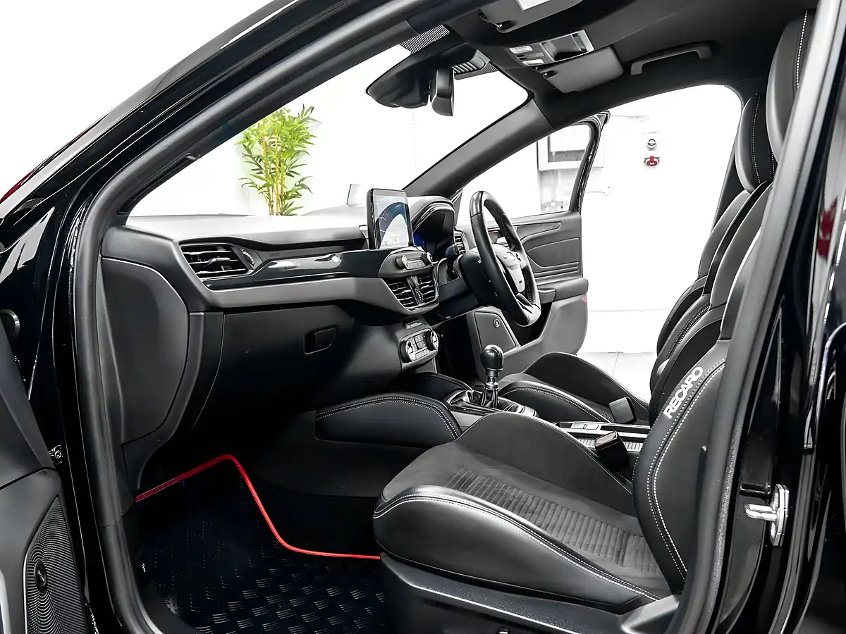 Used 2020 Ford Focus ST Black - Interior and Exterior details 11
