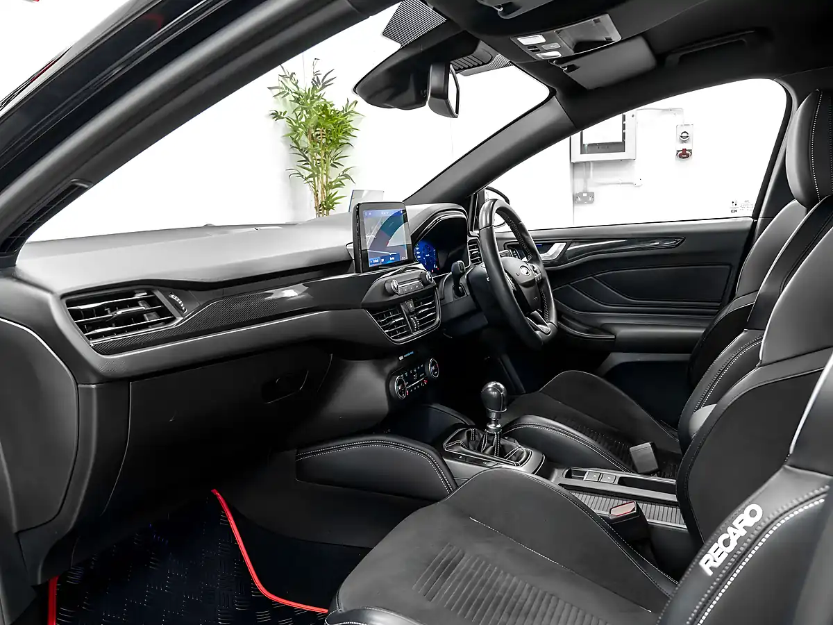 Used 2020 Ford Focus ST Black - Interior and Exterior details 13