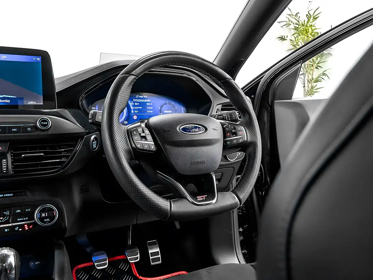 Used 2020 Ford Focus ST Black - Interior and Exterior details 15
