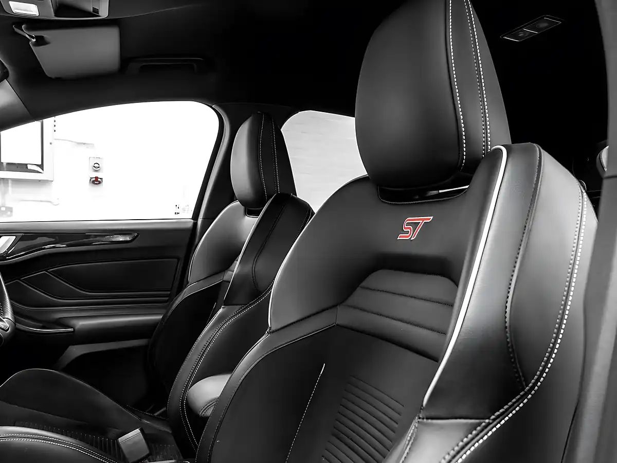 Used 2020 Ford Focus ST Black - Interior and Exterior details 17