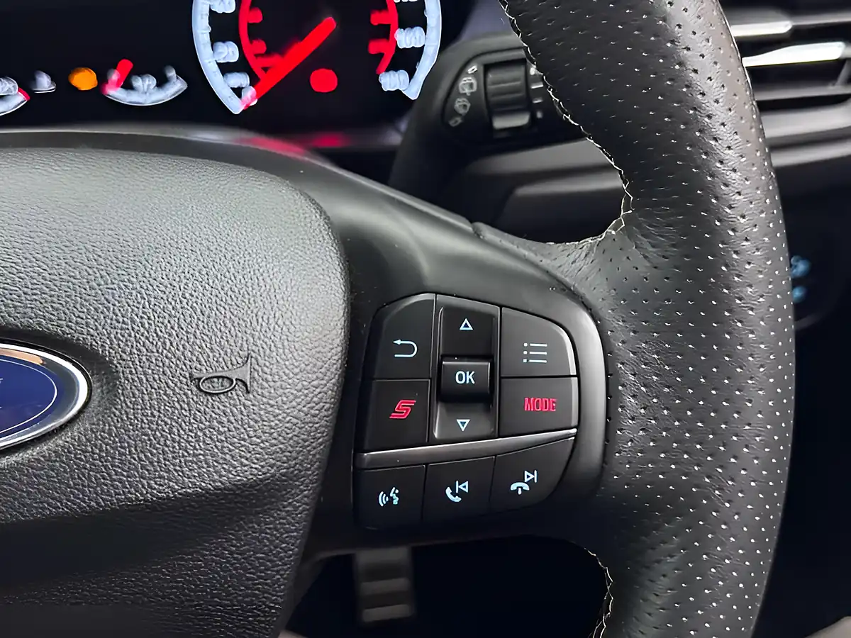 Used 2020 Ford Focus ST Black - Interior and Exterior details 14