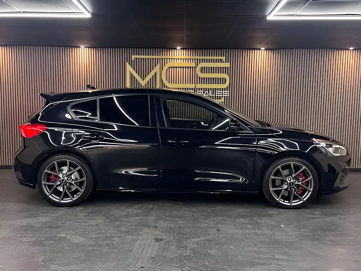 Used 2020 Ford Focus ST Black - Interior and Exterior details 4