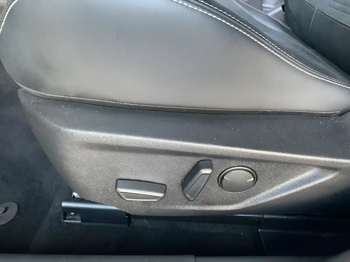 Used 2020 Ford Focus ST Blue - Interior and Exterior details 18