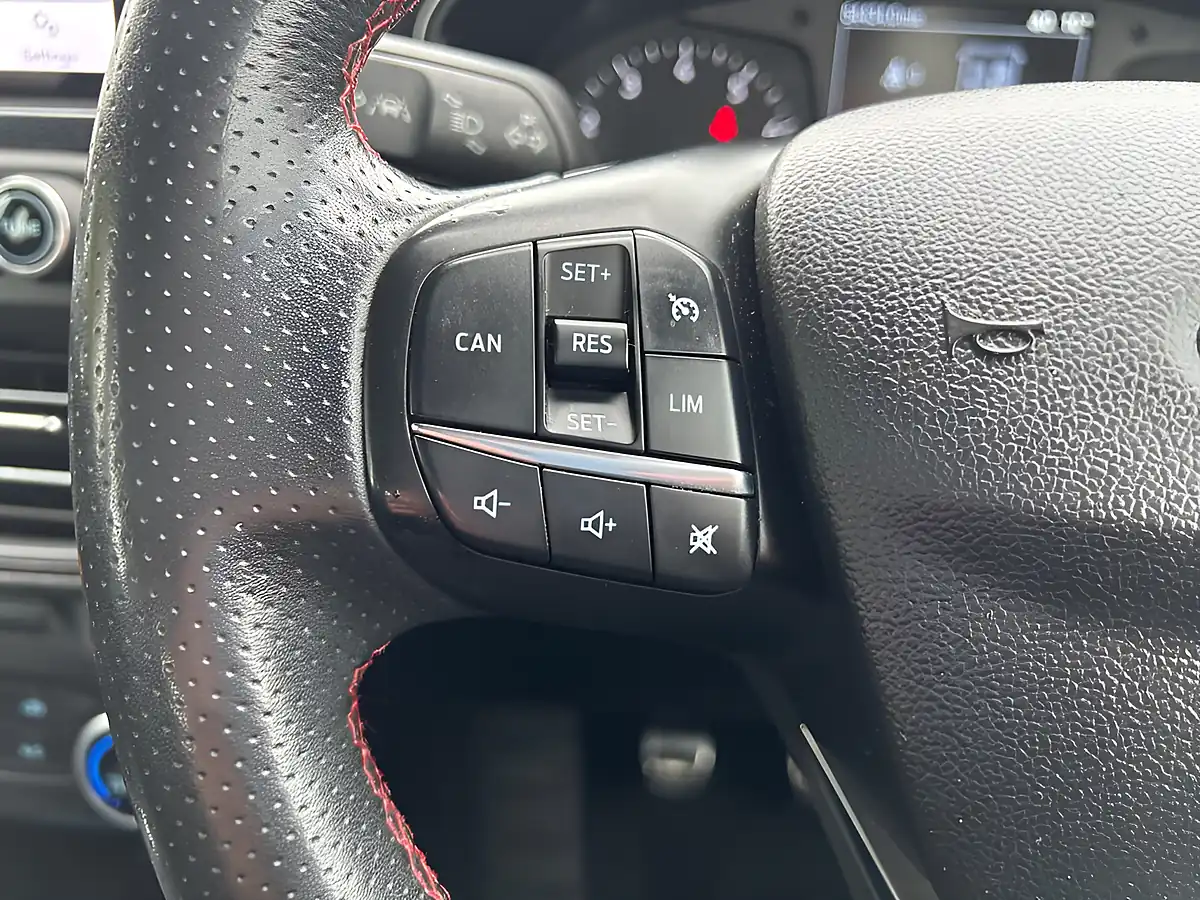 Used 2020 Ford Focus ST-Line Blue - Interior and Exterior details 10
