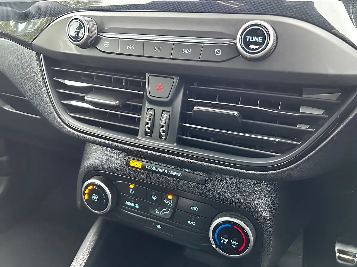 Used 2020 Ford Focus ST-Line Blue - Interior and Exterior details 15