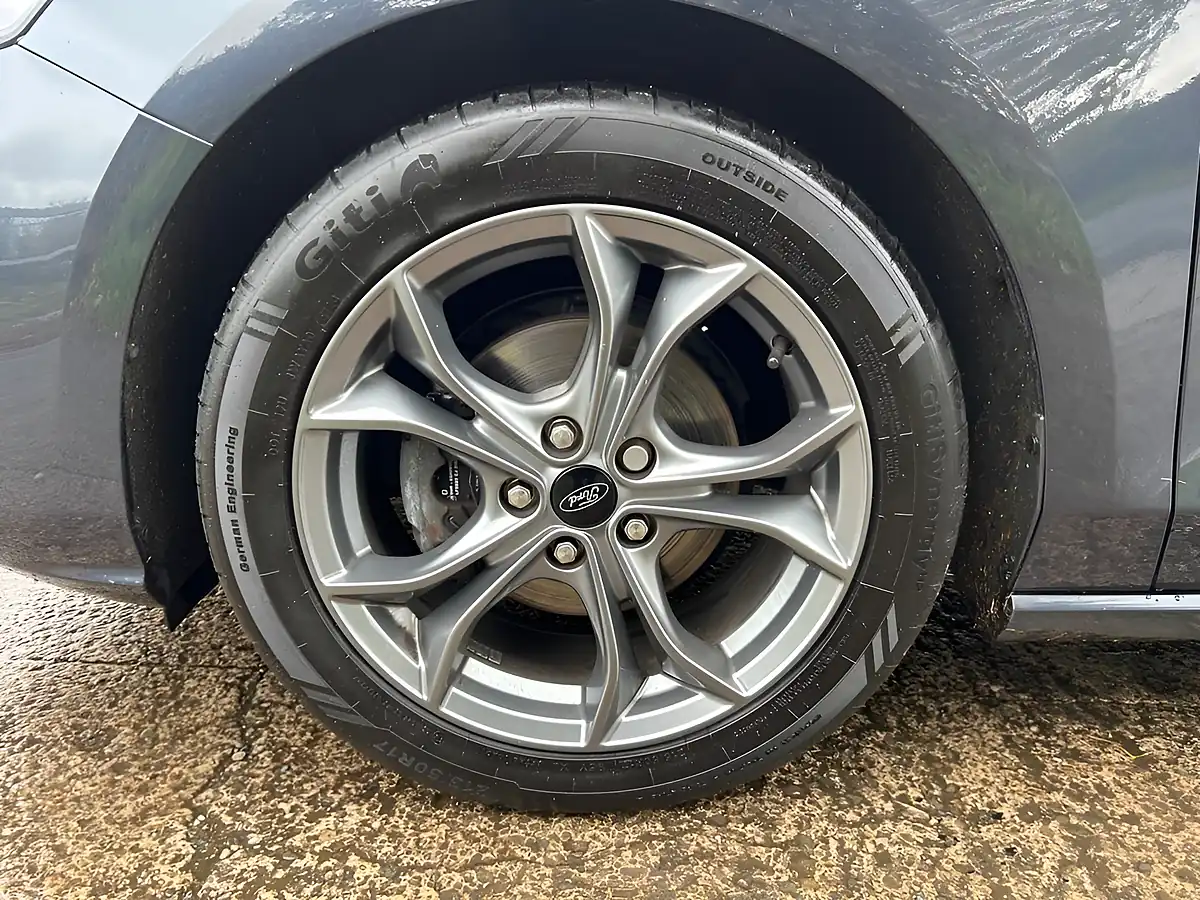 Used 2020 Ford Focus ST-Line Blue - Interior and Exterior details 19