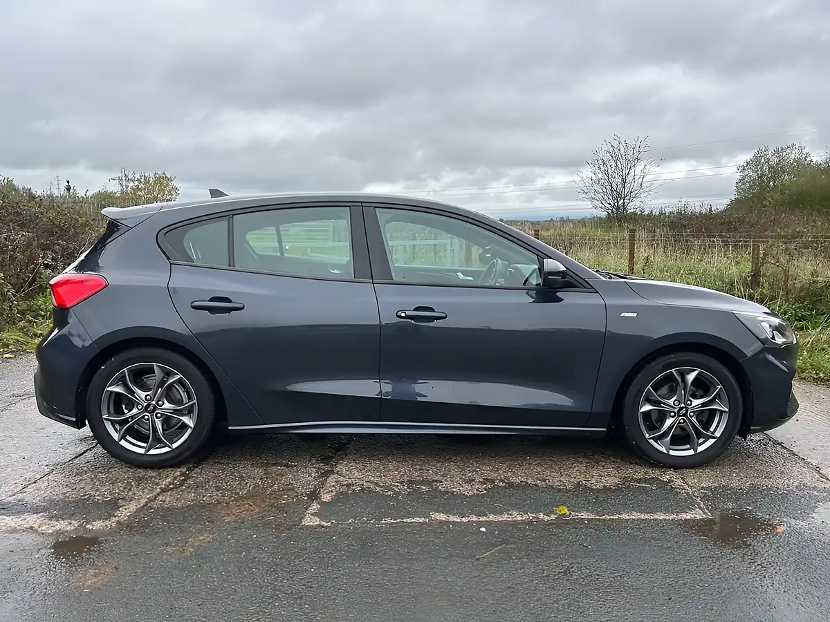 Used 2020 Ford Focus ST-Line Blue - Interior and Exterior details 2