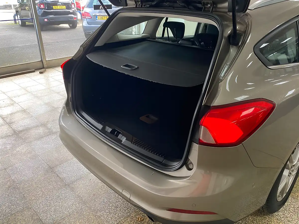 Used 2020 Ford Focus ST-Line - Interior and Exterior details 9