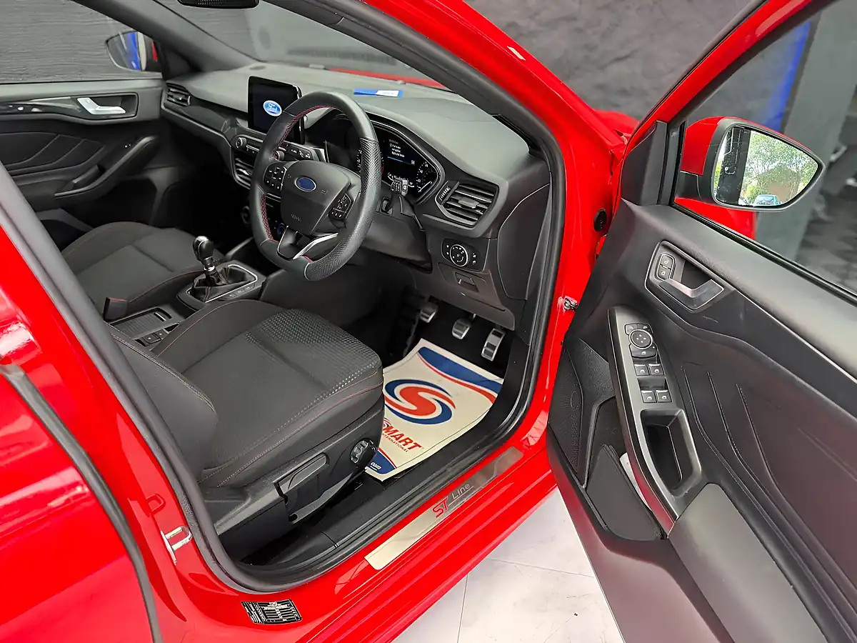 Used 2020 Ford Focus ST-Line Red - Interior and Exterior details 11