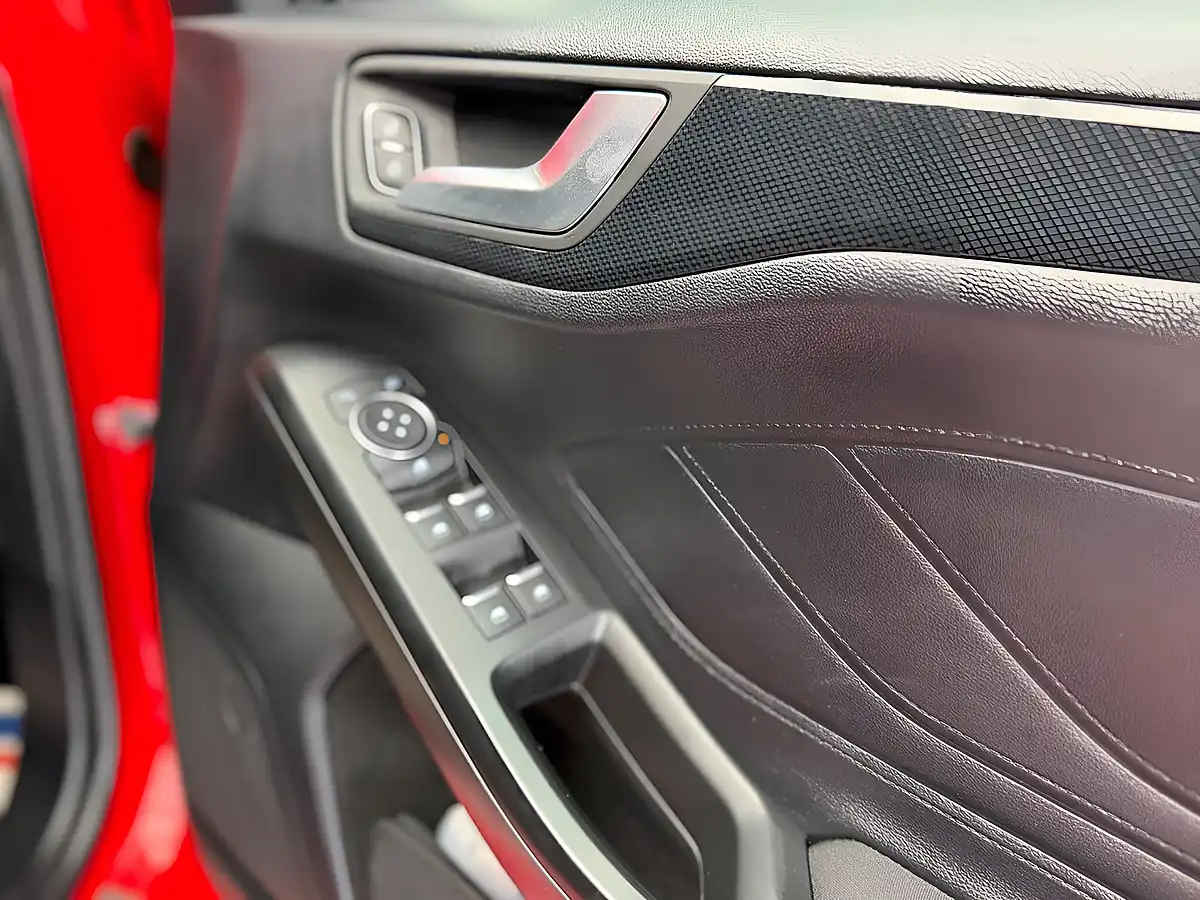Used 2020 Ford Focus ST-Line Red - Interior and Exterior details 12