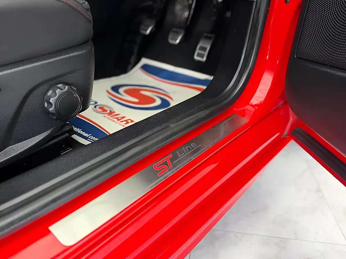Used 2020 Ford Focus ST-Line Red - Interior and Exterior details 13