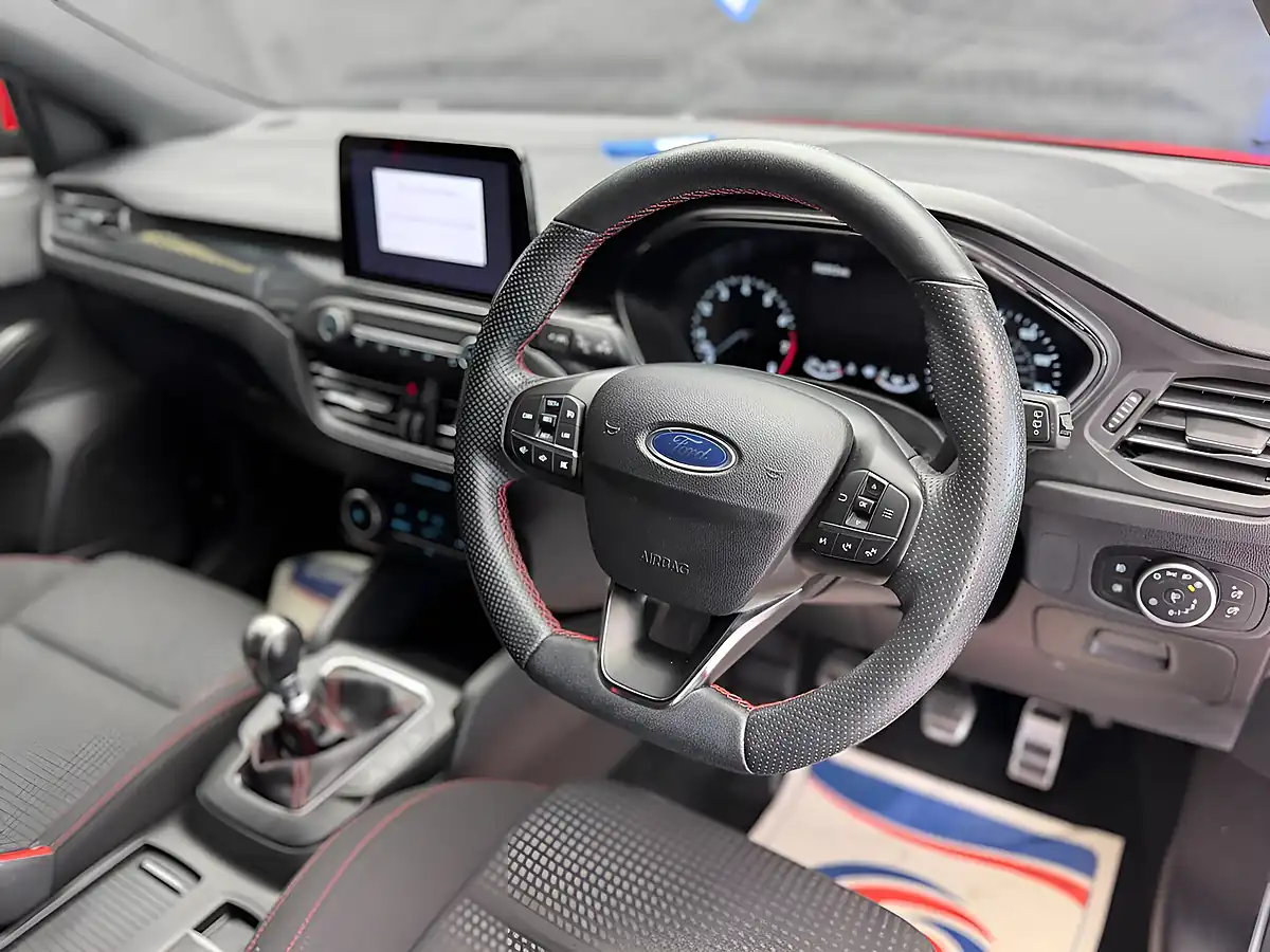 Used 2020 Ford Focus ST-Line Red - Interior and Exterior details 14