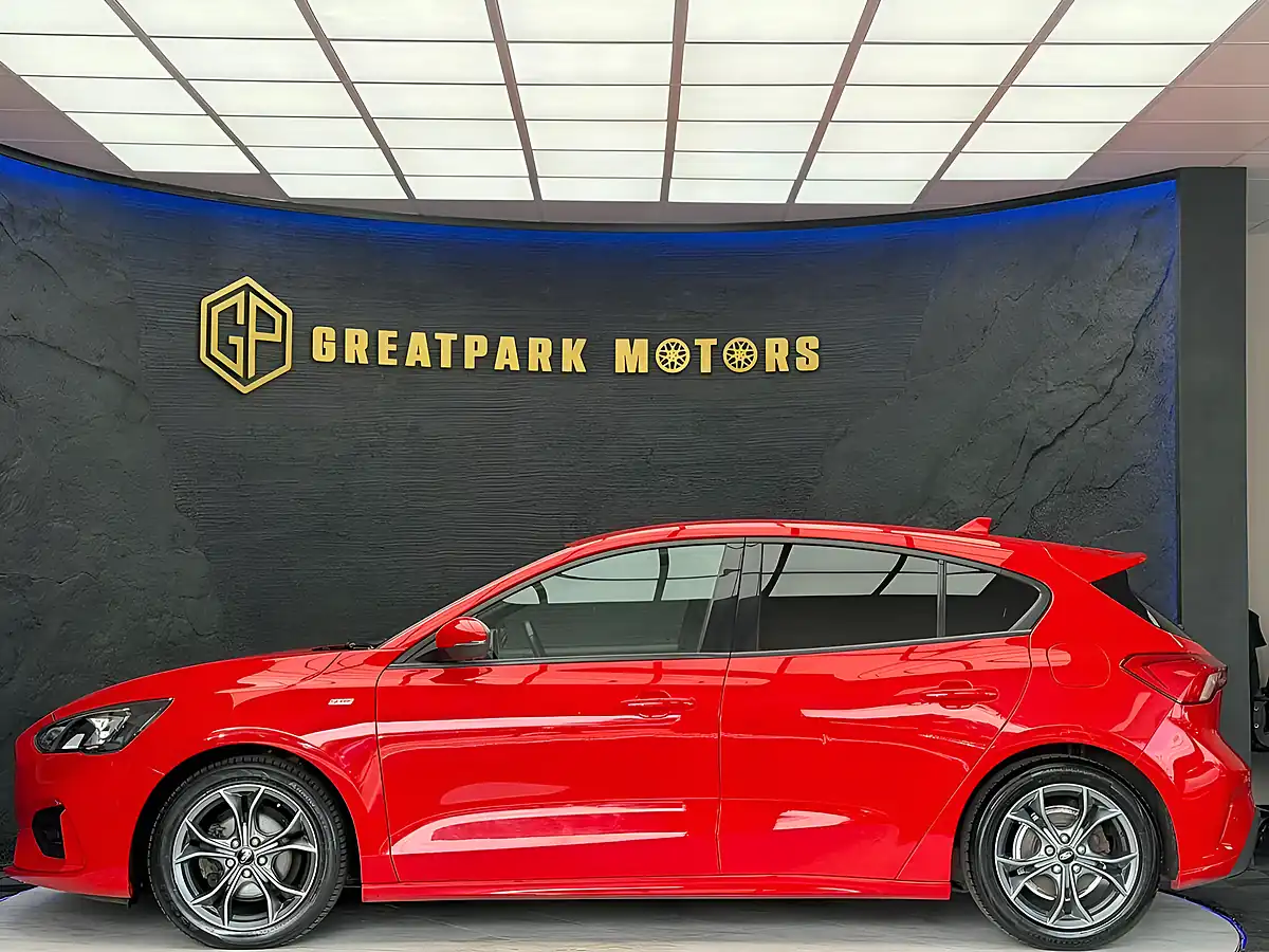 Used 2020 Ford Focus ST-Line Red - Interior and Exterior details 8