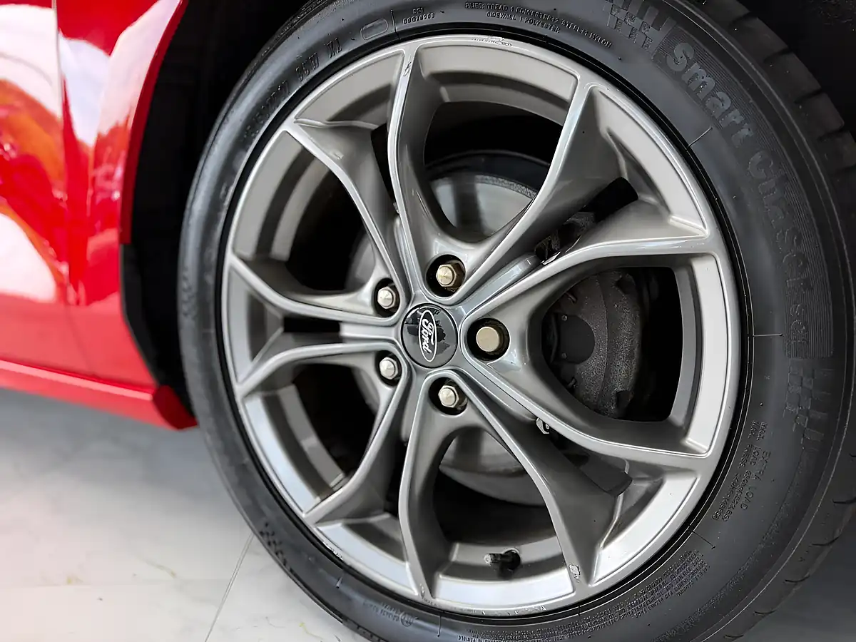 Used 2020 Ford Focus ST-Line Red - Interior and Exterior details 9
