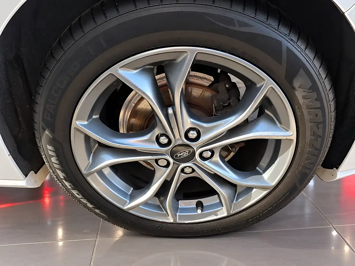 Used 2020 Ford Focus ST-Line White - Interior and Exterior details 15
