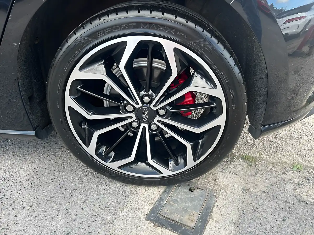Used 2020 Ford Focus ST-Line X Black - Interior and Exterior details 19