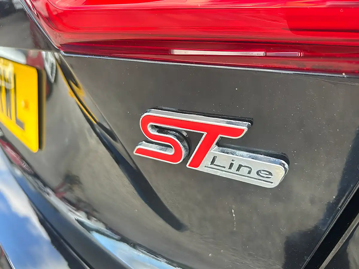 Used 2020 Ford Focus ST-Line X Black - Interior and Exterior details 5