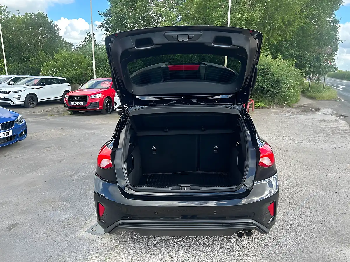 Used 2020 Ford Focus ST-Line X Black - Interior and Exterior details 6