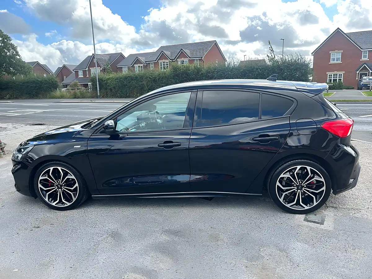 Used 2020 Ford Focus ST-Line X Black - Interior and Exterior details 8