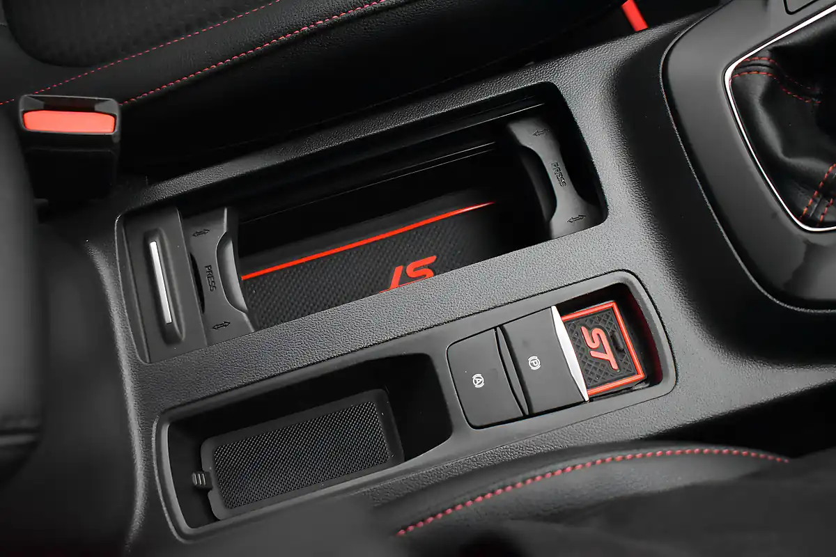 Used 2020 Ford Focus ST-Line X Moondust Silver - Interior and Exterior details 18