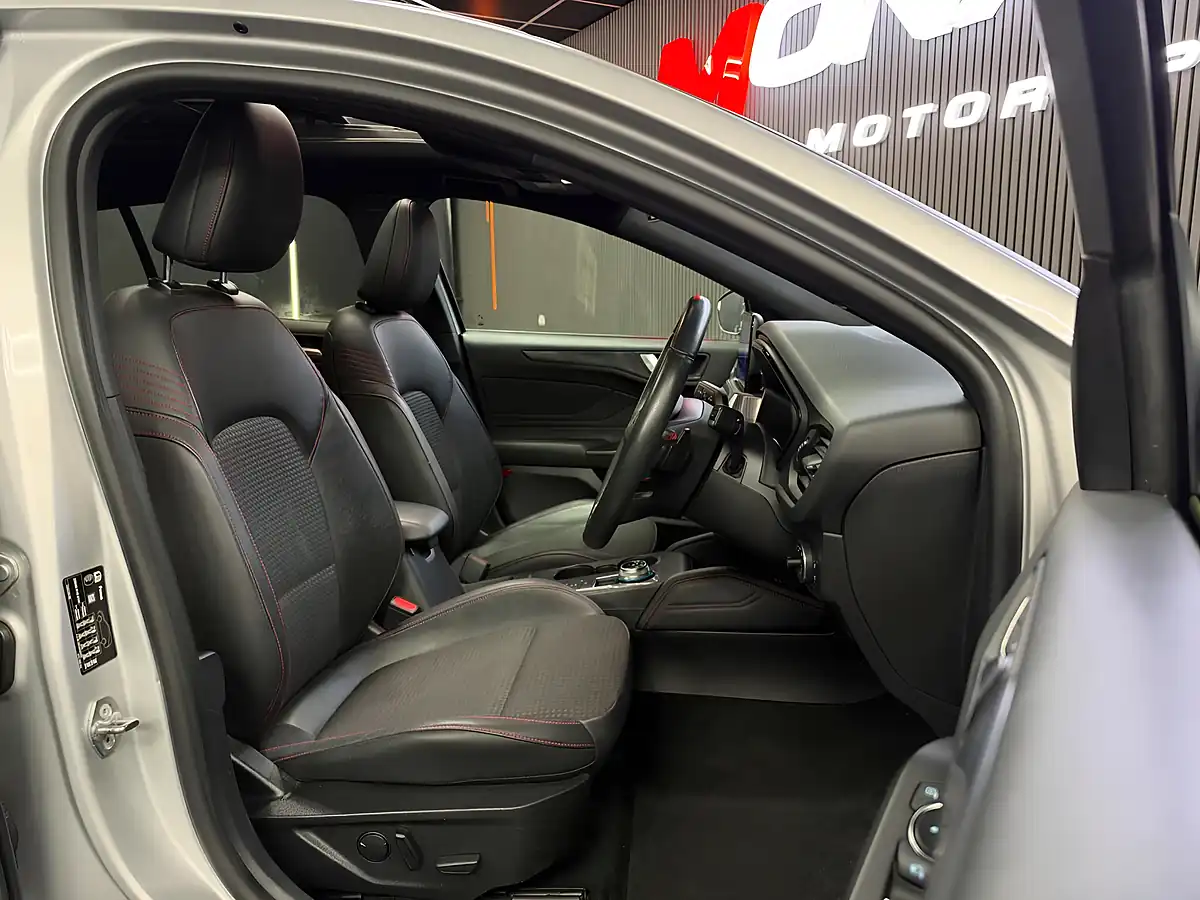 Used 2020 Ford Focus ST-Line X Silver - Interior and Exterior details 12