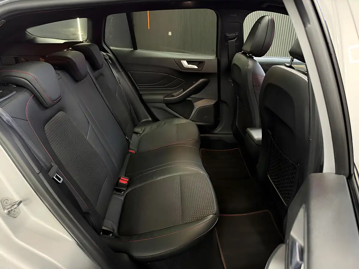 Used 2020 Ford Focus ST-Line X Silver - Interior and Exterior details 13